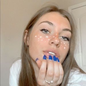 Meet your Posher, Avery